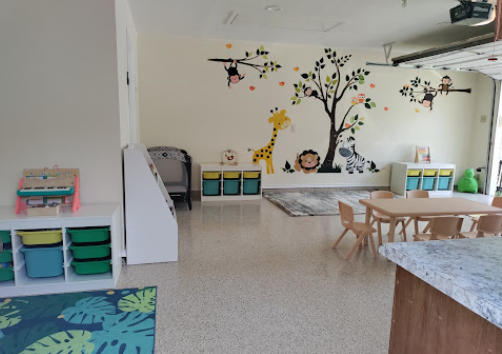 Mundo Feliz Daycare indoor play area with colorful animal wall murals and child-sized furniture